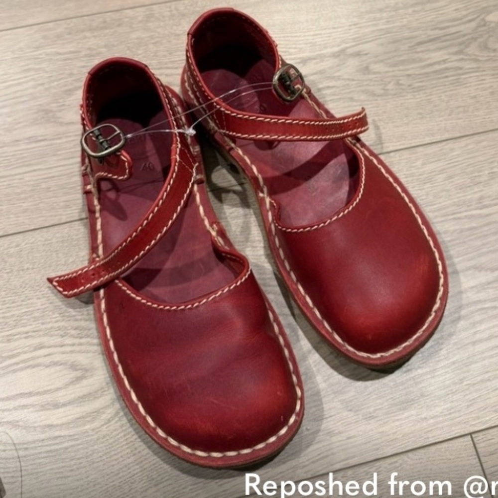 Duckfeet MOLS - Granate (Red) - size 40 (9.5) - EUC